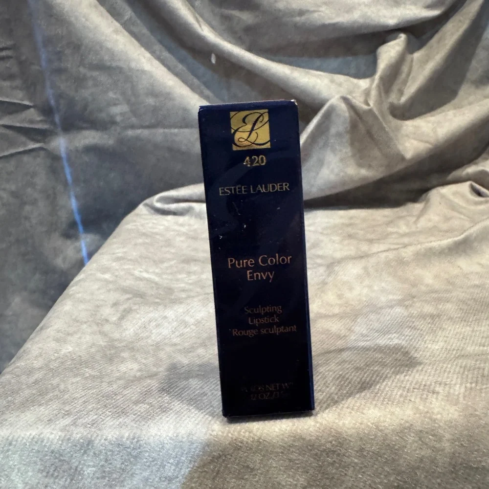 Estée Lauder Pure Color Envy Sculpting‎ Lipstick rebellious rose 420